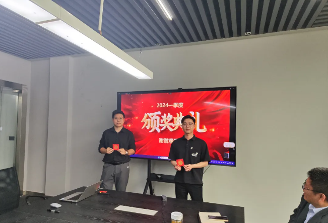 米乐YY易游风管销售中心员工一季度颁奖